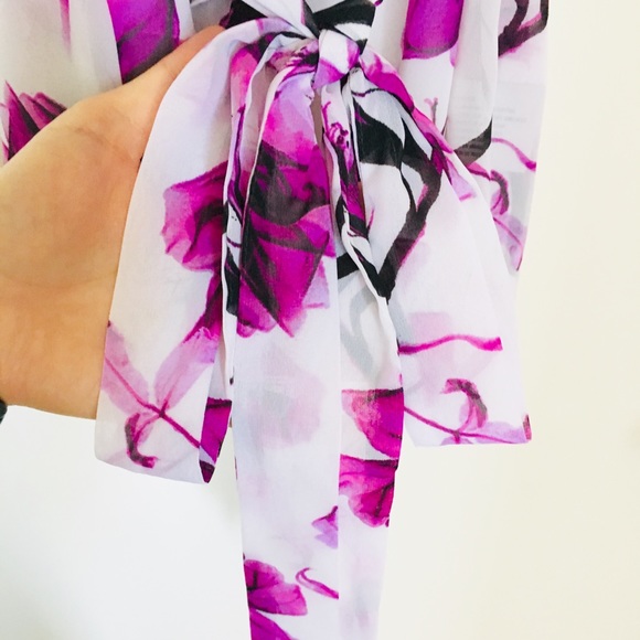 🤑FREE w/ purchase! Floral Button Down Blouse - Picture 5 of 16